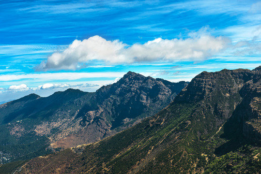 高原山脈 轎子雪山