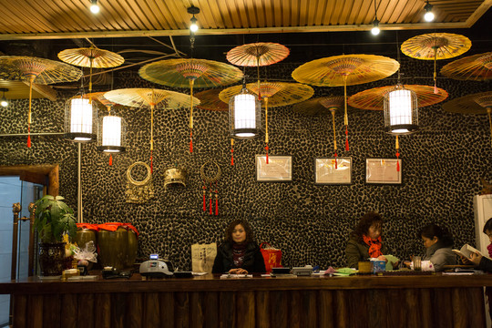 少數(shù)民族文化主題餐廳吧臺(tái)