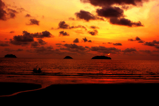 夕陽下的大海泰國旅游
