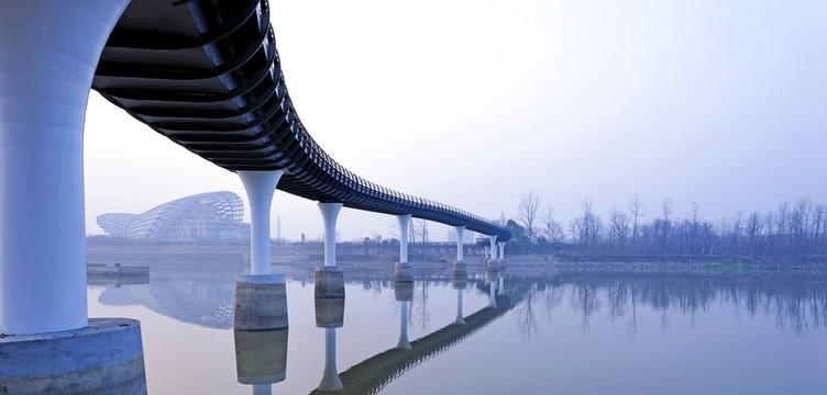 跨江大橋