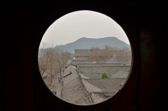 圓窗鳥瞰閬中古城