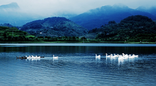 藍(lán)調(diào)山水畫(huà)