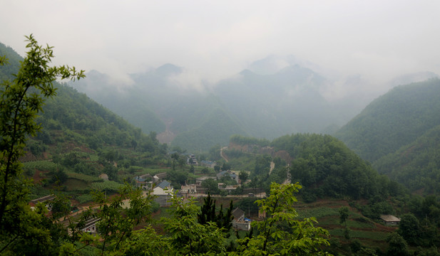 白云深處有人家