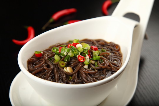撈拌蕨根粉