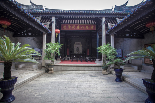 余蔭山房