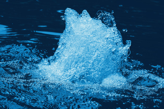 水