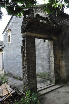 門 殘墻斷壁