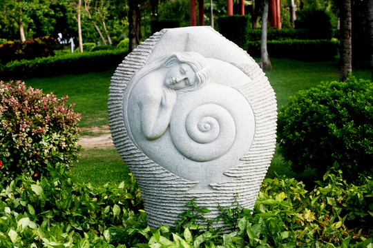 雕塑作品 母親