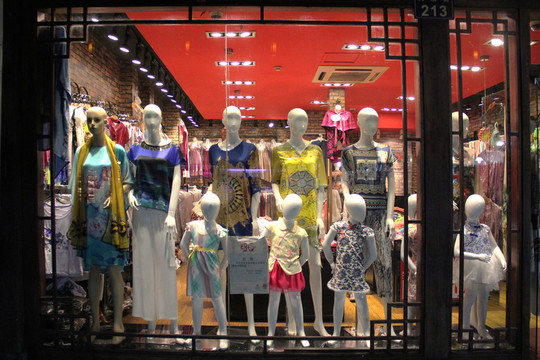 櫥窗 服裝 夜店