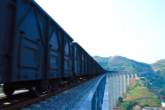 隆黃鐵路敘永火車過橋