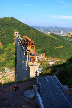 敘大鐵路永寧河大橋架梁鋪軌