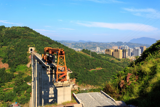 敘大鐵路永寧河大橋架梁鋪軌