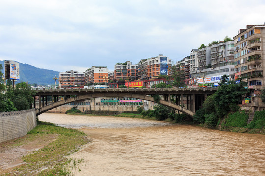 川南邊城瀘州敘永揚(yáng)武坊大橋