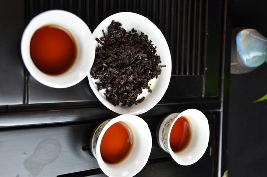 紅色的茶
