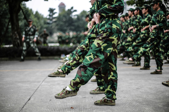 大學(xué)生軍訓(xùn)