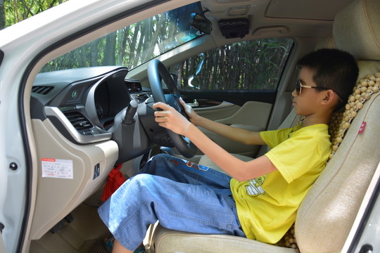 汽車 男孩
