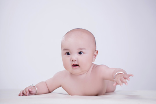 可愛(ài)的光屁股寶寶
