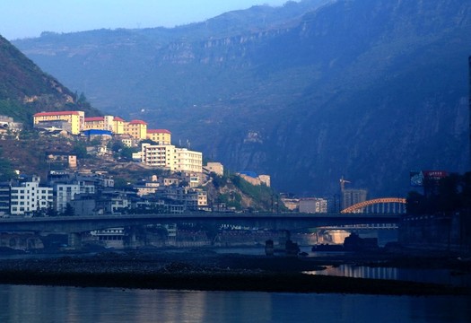 小山城峨邊