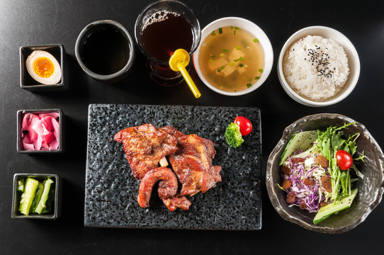 碳烤豬肋骨飯