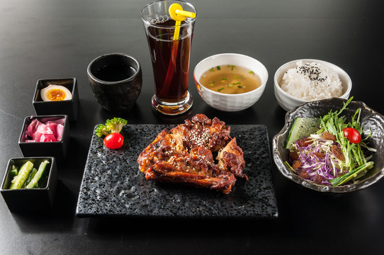 碳烤秘制雞腿排飯
