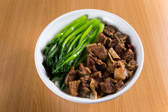 牛腩飯
