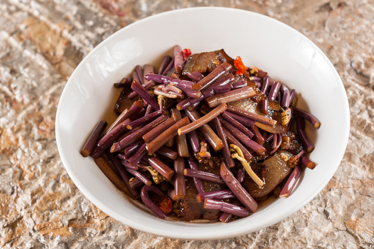 野蕨菜炒臘肉