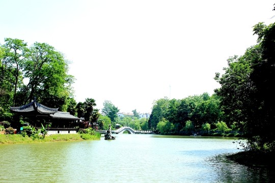 鳳凰山公園風光