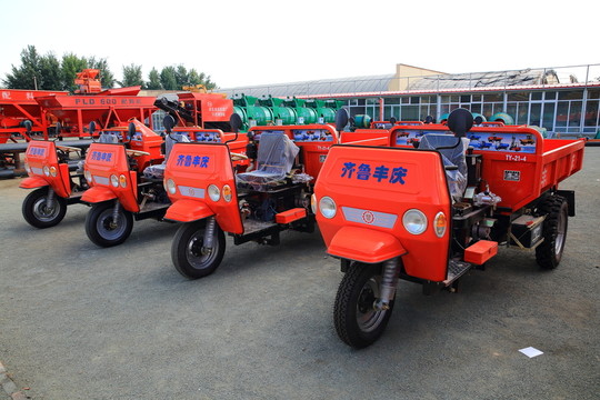 機動三輪車