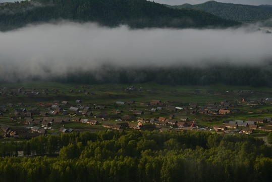 霧中禾木