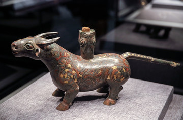 錯(cuò)金銀銅牛屏風(fēng)插座 戰(zhàn)國文物