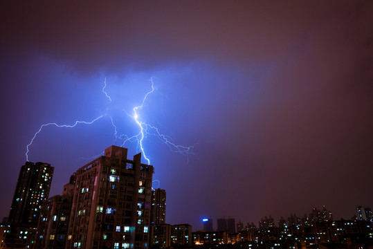 城市里的閃電