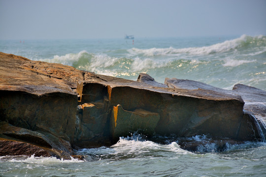 海浪礁石
