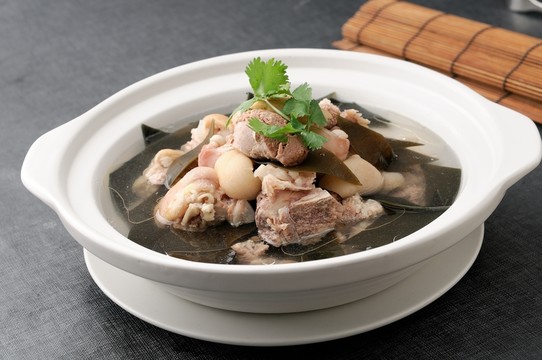 海帶燉腿骨
