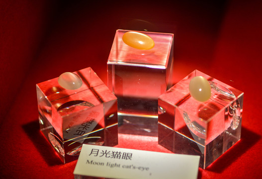 月光貓眼石