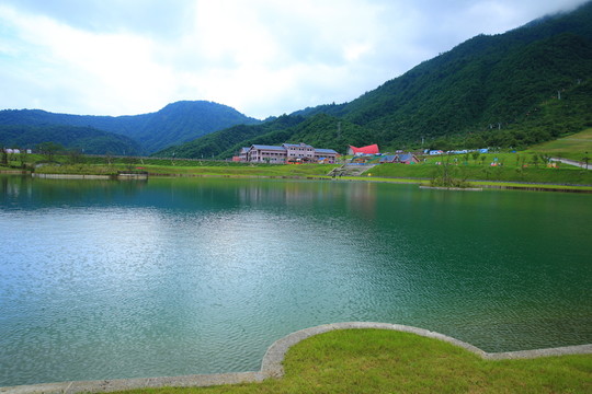 湖邊風(fēng)景