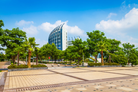 東華大學(xué)