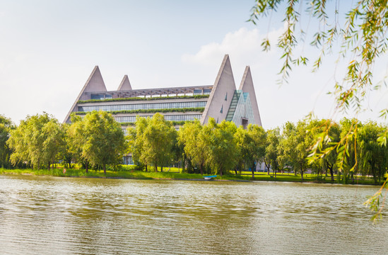 大學(xué)圖書館大樓