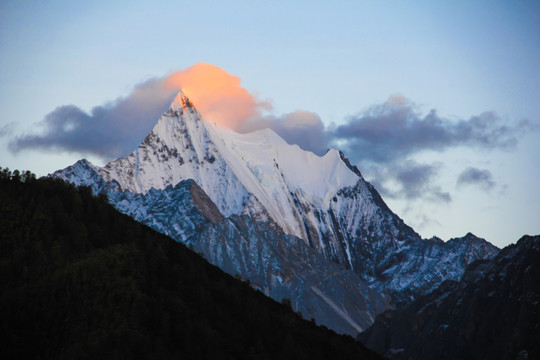 日照金山