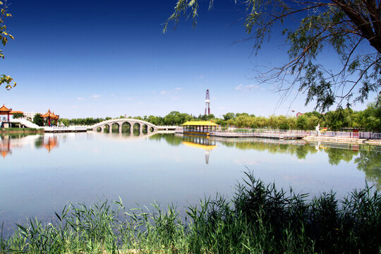 公園 石橋 涼亭