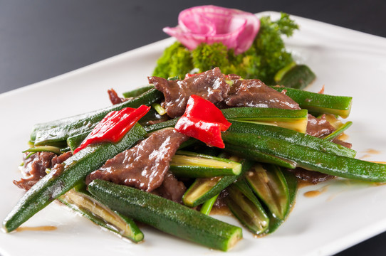 秋葵小黃牛肉