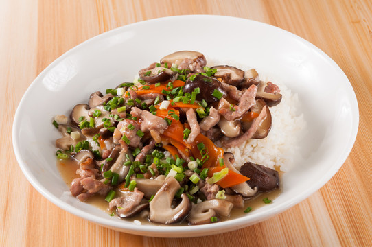香菇肉絲蓋澆飯