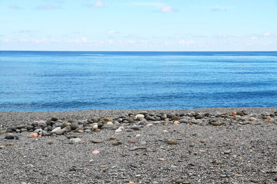 碧海藍(lán)天 鵝卵石 沙灘