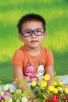 帶眼鏡的小孩