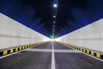 微晶裝飾的隧道