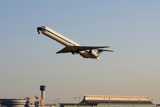 沈陽(yáng)機(jī)場(chǎng)飛機(jī)起飛