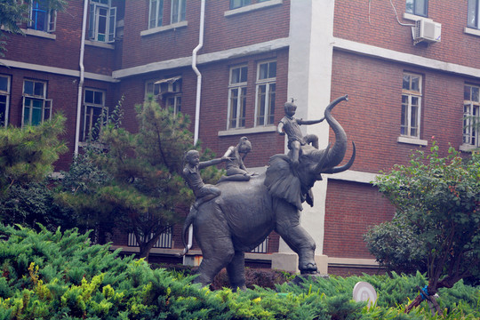 大象雕塑