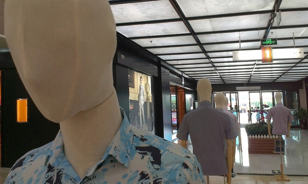 商場服飾展示
