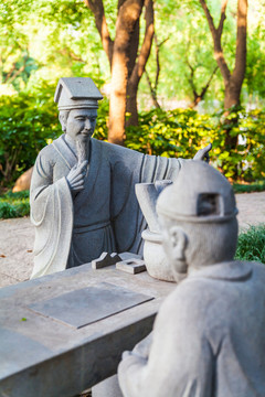 李待問石像