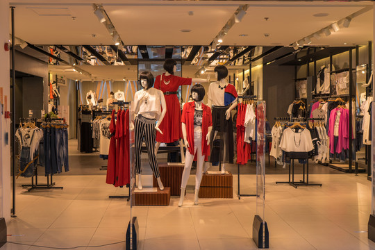 女裝店內(nèi)景