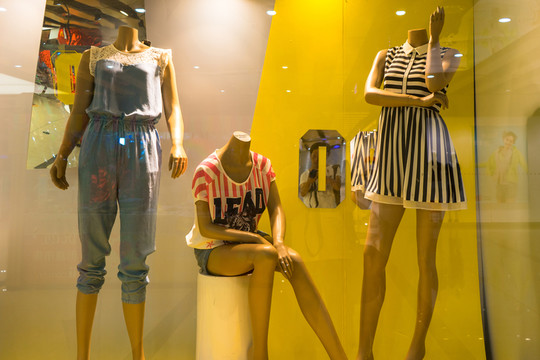 服飾櫥窗展示